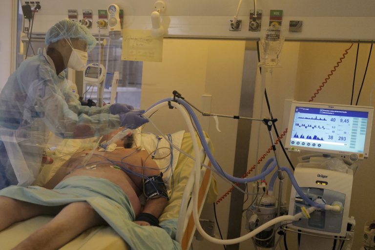 Γαλλία: Αναισθησιολόγος δικάζεται για το φόνο 12 ασθενών και τη δηλητηρίαση άλλων 18, κατά τη διάρκεια χειρουργικών επεμβάσεων