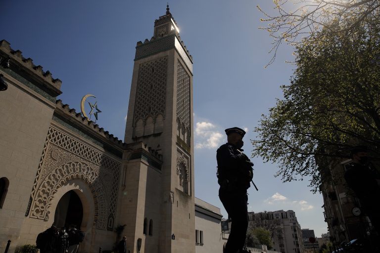 Γαλλία: Κεφάλια χοίρων ανακαλύφθηκαν μπροστά από τζαμιά σε διάφορες περιοχές του Παρισιού