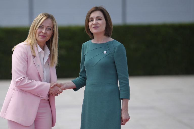 Συνάντηση Μελόνι με την πρόεδρο της Μολδαβίας – Στο επίκεντρο η κατάρριψη ρωσικών drones στην Πολωνία
