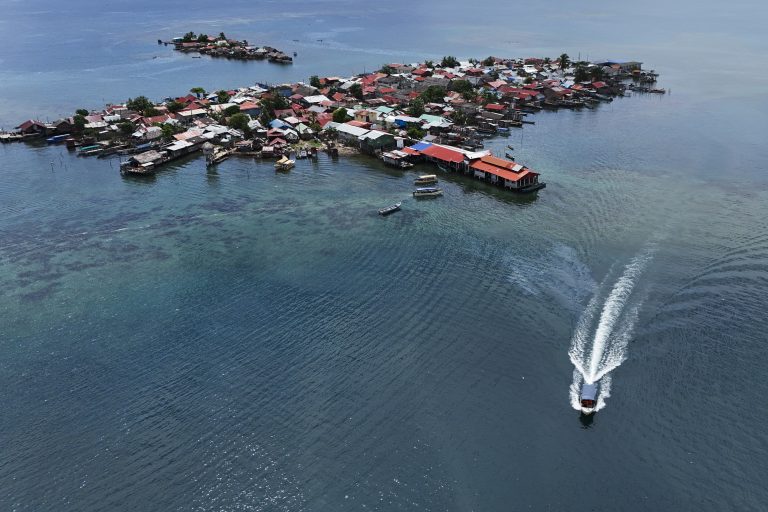 Χώρες πνίγονται από την άνοδο της στάθμης της θάλασσας, αλλά για τον Τραμπ η κλιματική κρίση είναι «απάτη» – Η αλήθεια για όσα υποστήριξε στον ΟΗΕ