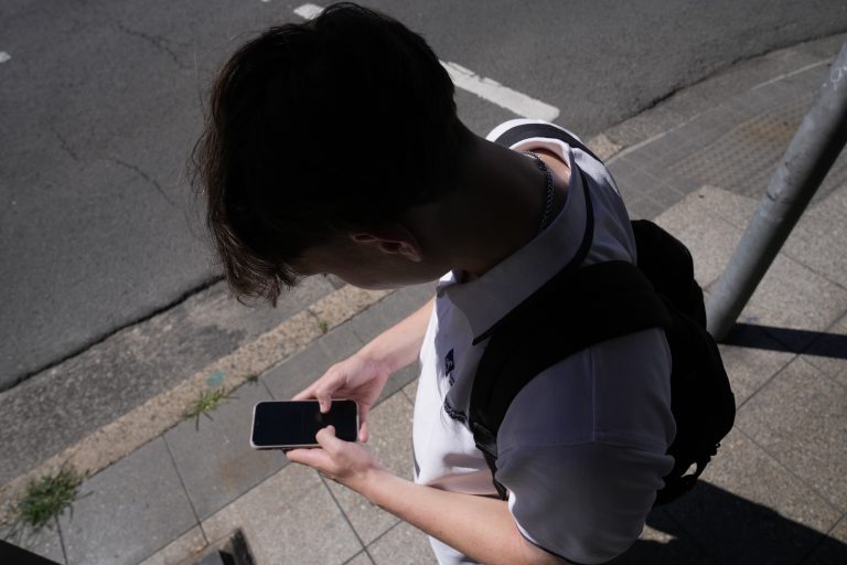 Πώς να αποφύγετε ενοχλητικό περιεχόμενο στα social media και να προστατεύσετε την ψυχική σας ηρεμία