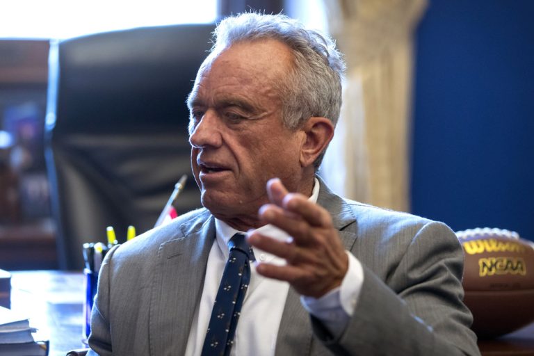 Σκληρή κόντρα του Ρόμπερτ Κένεντι Τζ. με κορυφαίο οργανισμό υγείας των ΗΠΑ – Πώς ο αντίκτυπος μπορεί να επηρεάσει όλον τον κόσμο