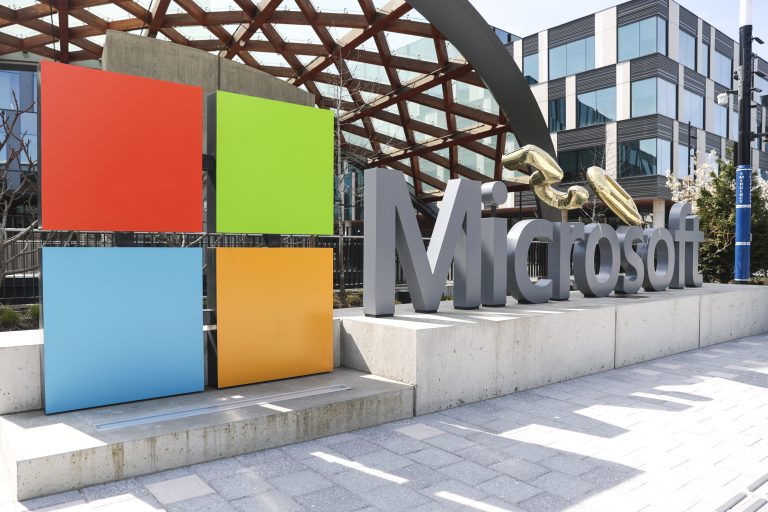 Η Microsoft μπλόκαρε τον ισραηλινό στρατό από τεχνολογία που επέτρεπε τη μαζική παρακολούθηση Παλαιστινίων