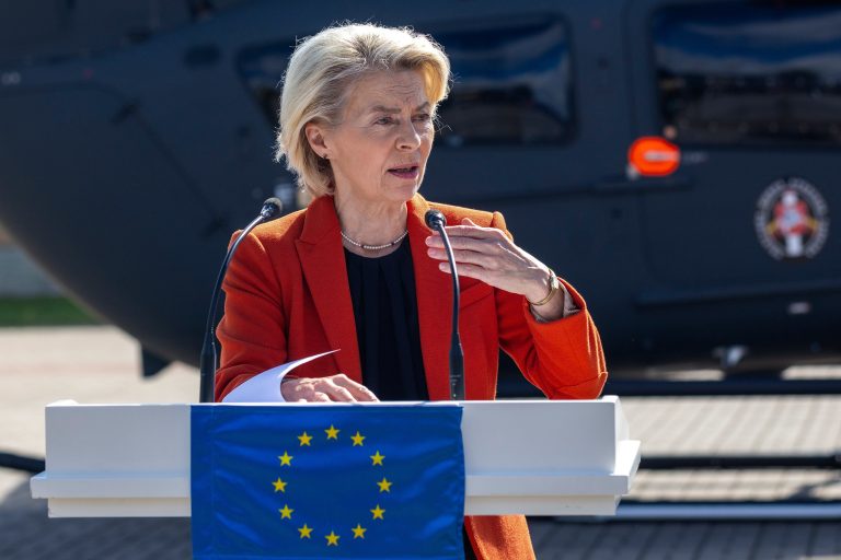 Η Κομισιόν επιβεβαιώνει την πιθανή ρωσική παρεμβολή στο αεροσκάφος της Ούρσουλα φον ντερ Λάιεν