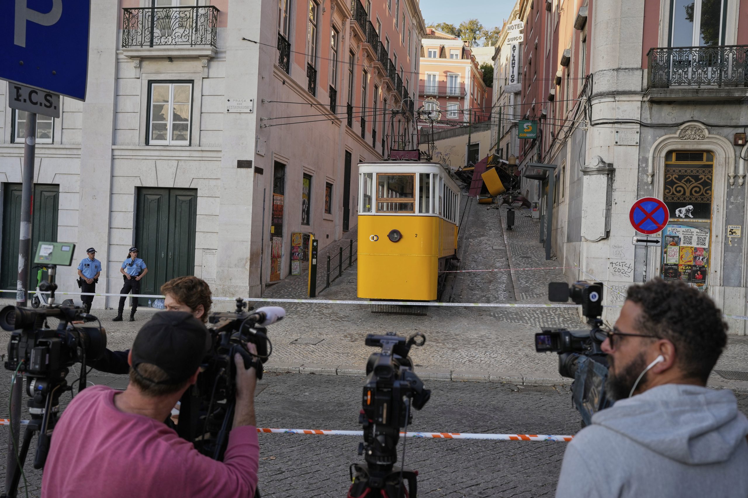 Portugal Streetcar Derailed