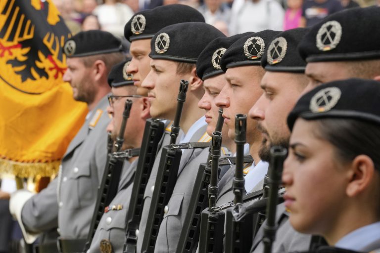H Γερμανία μπορεί να επιτρέψει στο στρατό της να καταρρίπτει ντρόουν