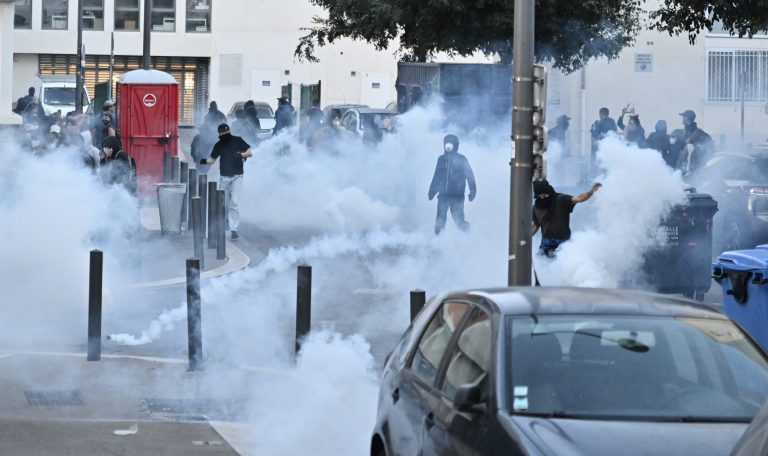 Γαλλία: «Ας μπλοκάρουμε τα πάντα»: Πρώτες κινητοποιήσεις και συλλήψεις
