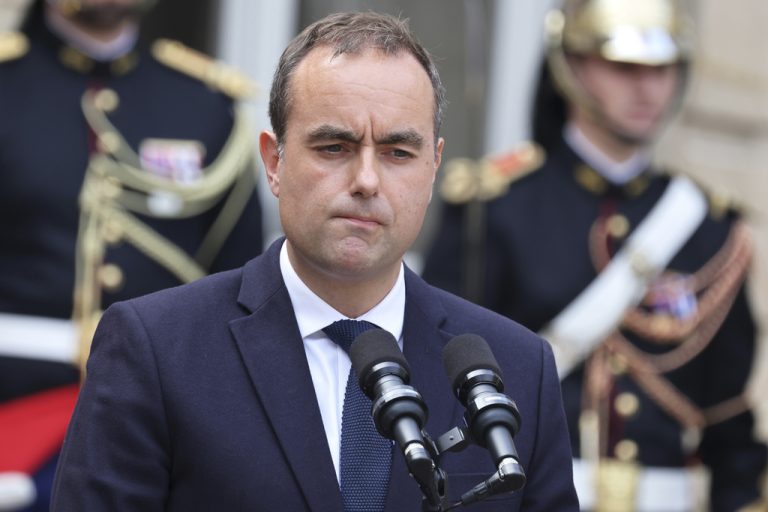 Γαλλία – Λεκορνί: Ο πρωθυπουργός που καλείται να πετύχει εκεί που απέτυχαν όλοι οι προηγούμενοι