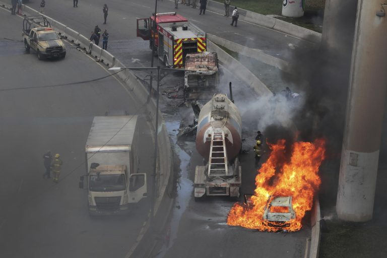 Μεξικό: Τουλάχιστον τρεις νεκροί και δεκάδες τραυματίες από έκρηξη βυτιοφόρου