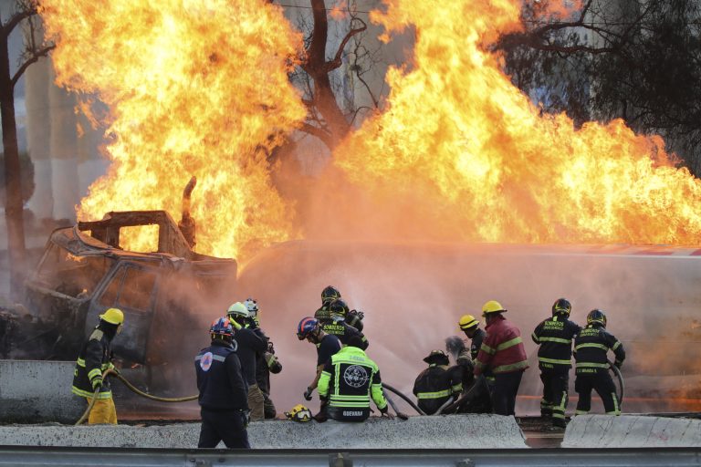 Μεξικό: Τουλάχιστον 4 νεκροί και 90 τραυματίες από την έκρηξη βυτιοφόρου