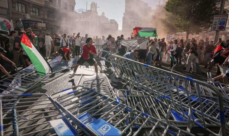 Διαδηλώσεις υπέρ της Παλαιστίνης διέκοψαν τον τερματισμό του Ποδηλατικού Γύρου στην Ισπανία – «Μάθημα για ολόκληρο τον κόσμο», σύμφωνα με την κυβέρνηση