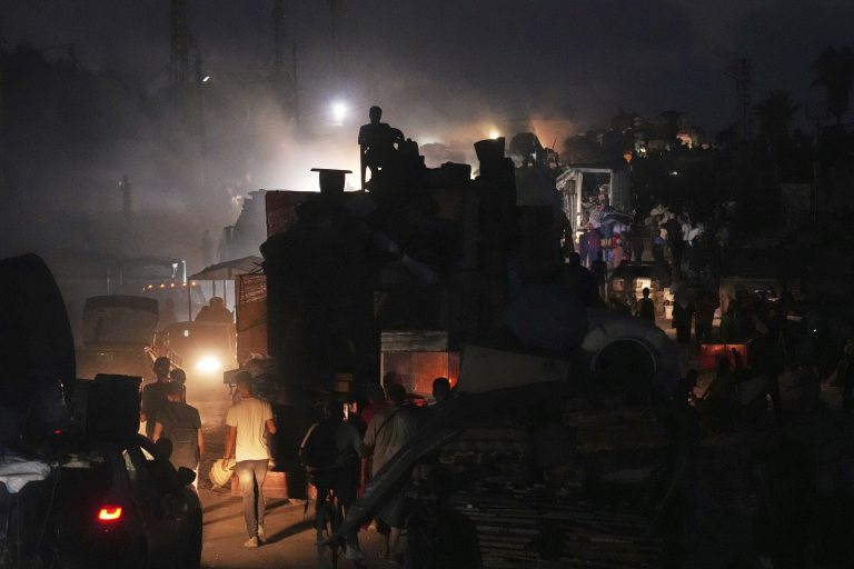 «Kατακλυσμιαία η κατάσταση στη Γάζα»: Εκατοντάδες χιλιάδες Παλαιστίνιοι χωρίς έξοδο διαφυγής, ισραηλινό χτύπημα και στο μοναδικό παιδιατρικό νοσοκομείο