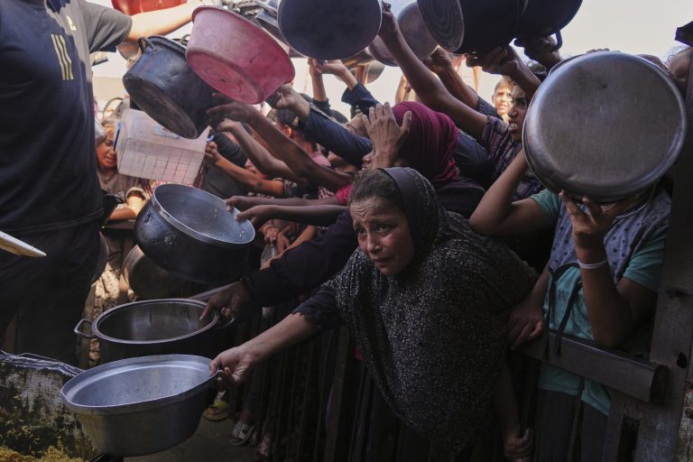 «Από τη μία κόλαση στην άλλη» οι κάτοικοι της Γάζας: Aπάνθρωπες οι συνθήκες στην ανθρωπιστική ζώνη του Ισραήλ