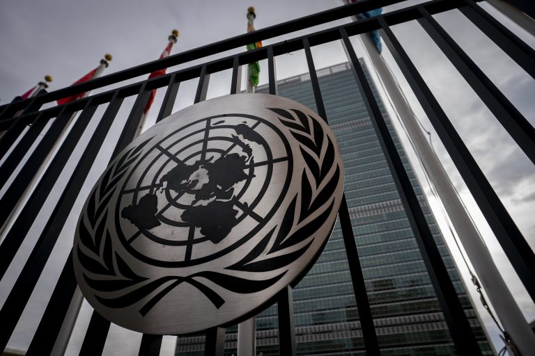 ΕΕ: Επαναφέρει κυρώσεις κατά του Ιράν μετά από απόφαση του ΟΗΕ