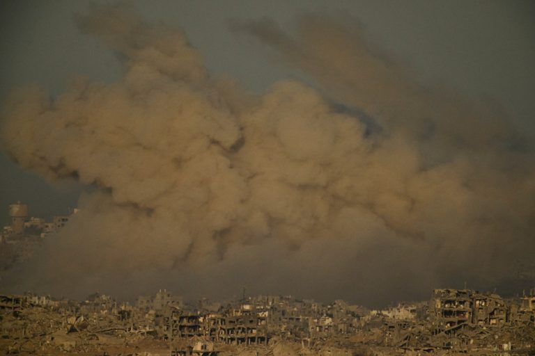 Το Ισραήλ εξακολουθεί να σφυροκοπά την πόλη της Γάζας: Θάνατος ή η δύσκολη έξοδος, οι δύο επιλογές των Παλαιστινίων