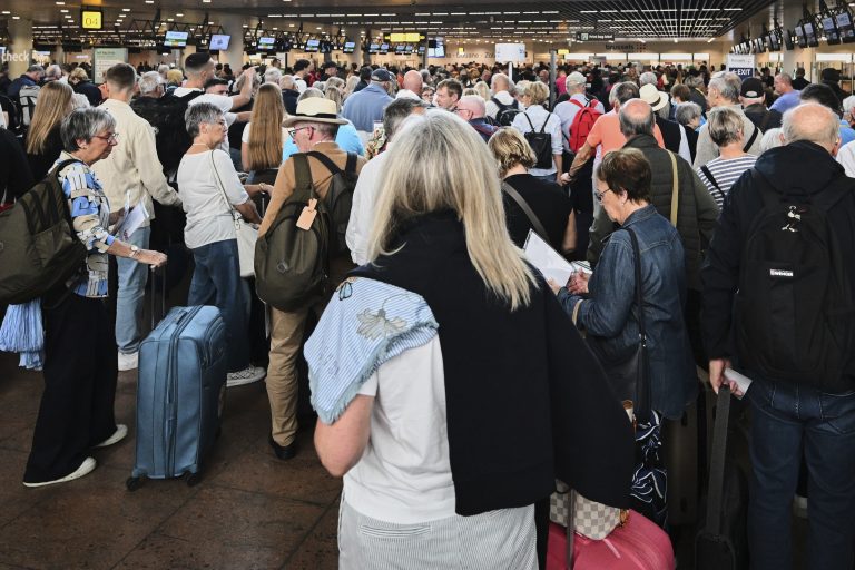 Ακυρώσεις πτήσεων και καθυστερήσεις από κυβερνοεπίθεση σε Χίθροου, Βρυξέλλες και Βερολίνο – Στόχος τα συστήματα check-in 