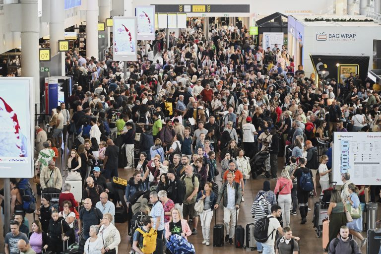 Κυβερνοεπίθεση: Συνεχίζεται η ταλαιπωρία στα ευρωπαϊκά αεροδρόμια – Πρώτη ακύρωση πτήσης από Βρυξέλλες για Αθήνα