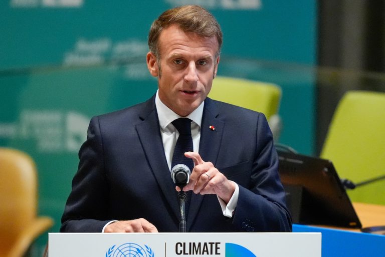 Έμμεση απάντηση Μακρόν σε Τραμπ: Η κλιματική αλλαγή δεν είναι θέμα αντίληψης, αφού η επιστήμη είναι σαφής