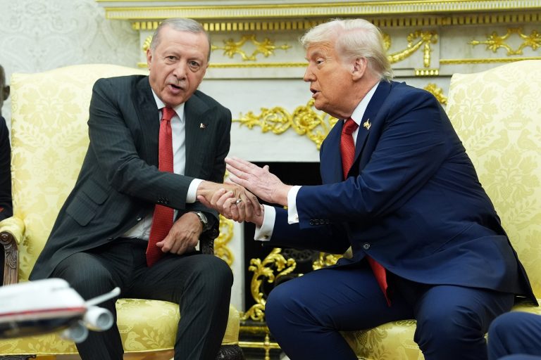 Φιντάν: Ερντογάν και Τραμπ συμφώνησαν ότι πρέπει να επιλυθεί το θέμα των κυρώσεων CAATSA