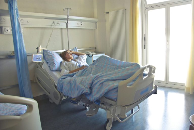 ΕΛΛΟΚ: Ανάγκη να δημιουργηθούν εξειδικευμένες κλινικές για εφήβους και νεαρούς ενήλικες ογκολογικούς ασθενείς