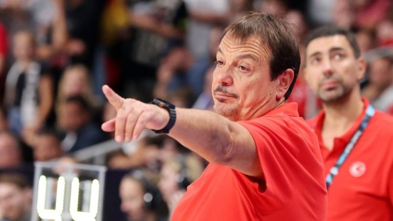 Κορυφαίος προπονητής του EuroBasket 2025 ο Άταμαν
