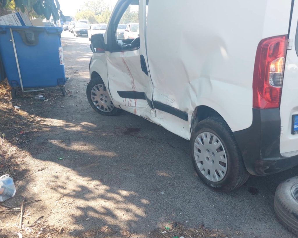 Καλαμάτα: Σφοδρή σύγκρουση οχημάτων στο Ασπρόχωμα – Τραυματίστηκε σοβαρά ένας ηλικιωμένος