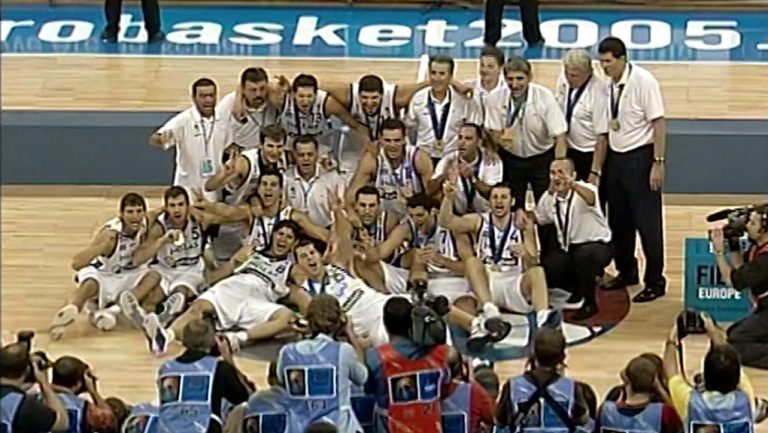 Σαν σήμερα το 2005 η Ελλάδα στεφόταν για 2η φορά πρωταθλήτρια Ευρώπης – Η συγκλονιστική περιγραφή της ΕΡΤ στον ημιτελικό και η άνετη επικράτηση στον τελικό (video)