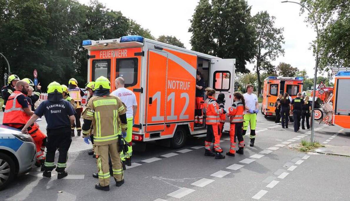 Αυτοκίνητο έπεσε σε πλήθος στο Βερολίνο - Πληροφορίες για πολλούς  τραυματίες - ertnews.gr