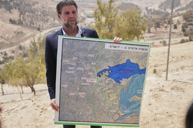 Ισραήλ: Χάρτες προσάρτησης της Δυτικής όχθης σχεδιάζει ο υπουργός Οικονομικών – Εξαιρεί μόνο τα μεγάλα αστικά κέντρα