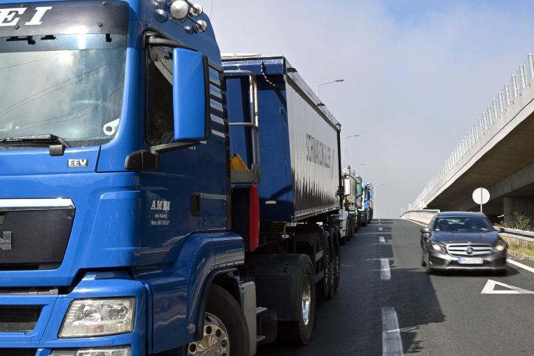 Οι μεταφορείς στη Βοσνία διαμαρτύρονται κατά των κανόνων της ΕΕ