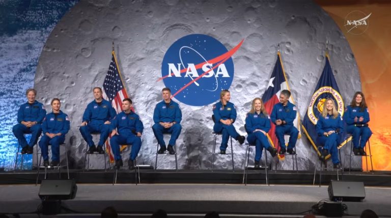 Η NASA παρουσίασε 10 νέους αστροναύτες για αποστολές σε Σελήνη και Άρη