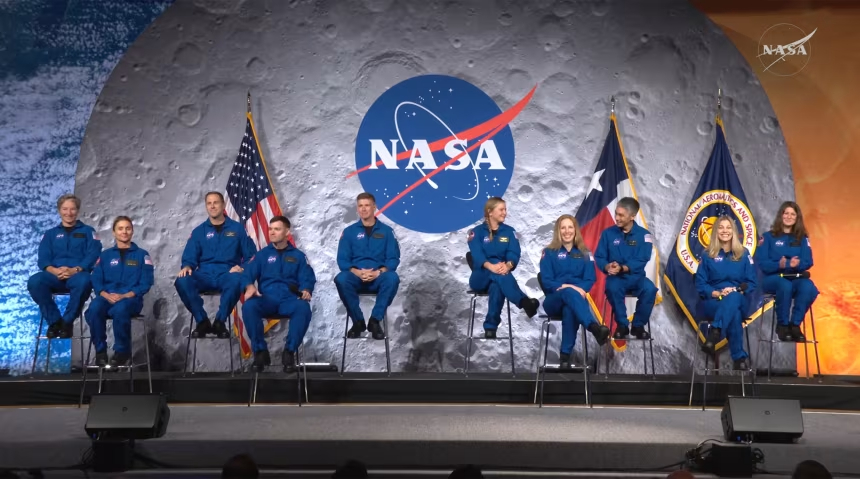 Η NASA παρουσίασε 10 νέους αστροναύτες για αποστολές σε Σελήνη και Άρη