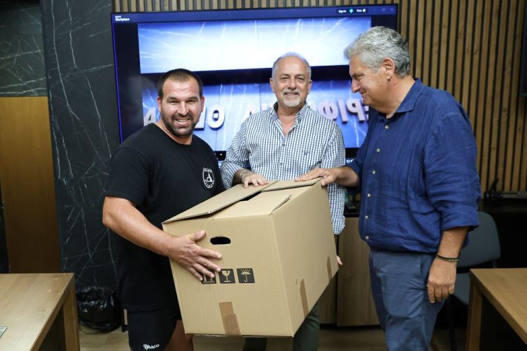 Δωρεά Η/Υ από την Περιφέρεια Θεσσαλίας  σε παιδιά τρίτεκνων, πολύτεκνων, μονογονεϊκών οικογενειών και σχολικές μονάδες