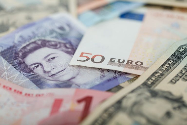 Συνάλλαγμα: Το ευρώ ενισχύεται 0,17%, στα 1,1835 δολάρια