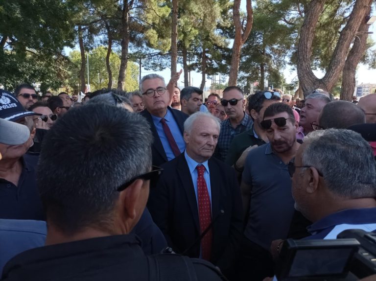 Σέρρες: Ένταση στη συνάντηση αγροτών με τον Υφυπουργό Αγροτικής Ανάπτυξης – Αποχώρησε από το συνέδριο