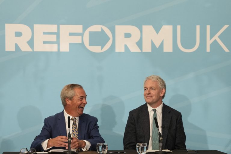 Αποστασία υπέρ του Φάρατζ: Το Reform UK αποκτά νέο βουλευτή