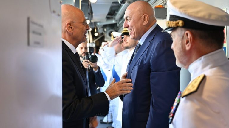 Μνημόνιο για τη ναυτική συνεργασία Ελλάδας – Ιταλίας και συμφωνία για 2+2 φρεγάτες FREMM