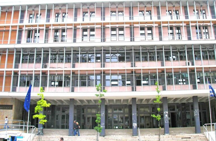Θεσσαλονίκη: Αρνήθηκε τα πάντα στην απολογία του ο 18χρονος που κατηγορείται ότι άρπαξε, λήστεψε και εκβίαζε 15χρονο