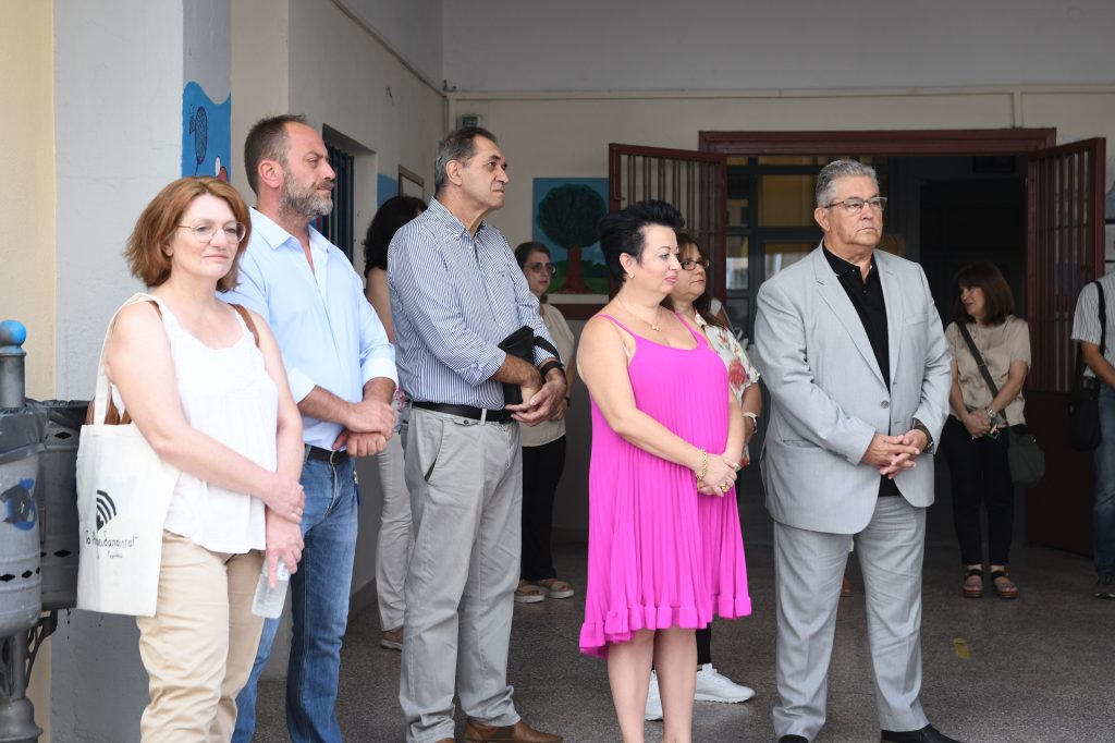 Σχολεία στη Θεσσαλονίκη επισκέφθηκε ο Δημήτρης Κουτσούμπας – «Ξέρετε να παλεύετε συλλογικά χέρι-χέρι για να φτιάξετε μια κοινωνία πιο όμορφη, πιο δίκαιη»