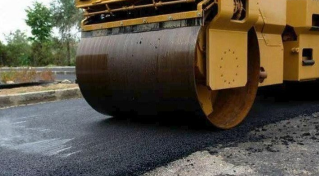 Θεσσαλονίκη: Νυχτερινές εργασίες ασφαλτόστρωσης στη λεωφόρο Μίκη Θεοδωράκη (πρώην οδό Λαγκαδά)