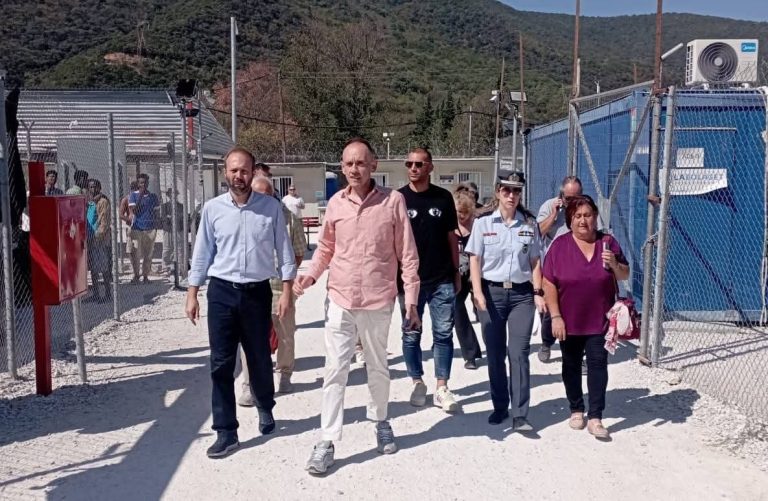 Σιντική: Αυτοψία του βουλευτή του ΣΥΡΙΖΑ Γ. Ψυχογιού στη Δομή μεταναστών