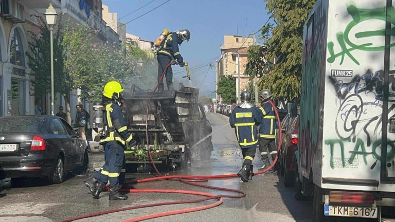 Κέρκυρα: Στις φλόγες τυλίχθηκε απορριμματοφόρο – Σώοι οδηγός και συνοδηγός
