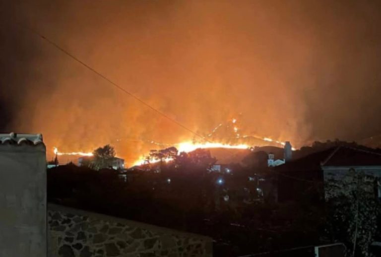 Λέσβος: Φωτιά αναστάτωσε τα ξημερώματα την Ερεσό – Έφτασε 200 μέτρα από το χωριό και ήχησε το «112»