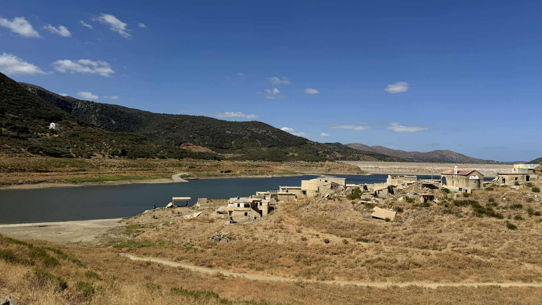 Ηράκλειο: Στερεύουν τα αποθέματα νερού στο φράγμα Αποσελέμη – Ορατός ο κίνδυνος λειψυδρίας για την πόλη