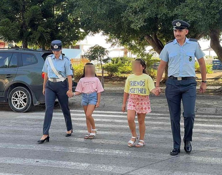 Κέρκυρα: Μοίρασαν φυλλάδια για την κυκλοφοριακή αγωγή στα σχολεία