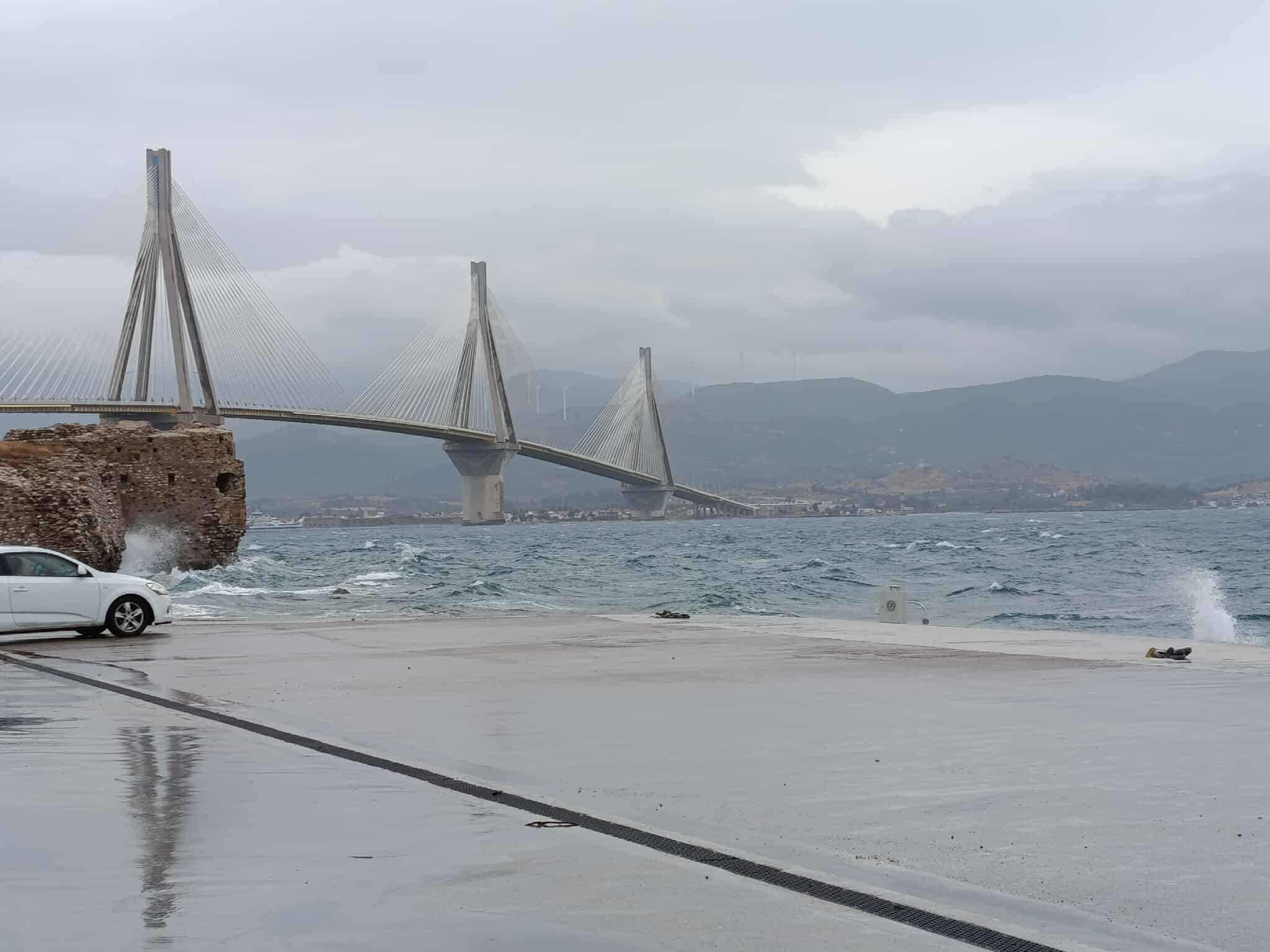 Αχαΐα: Ισχυροί άνεμοι και βροχή – Νέος σχεδιασμός από το συντονιστικό όργανο λόγω κακοκαιρίας