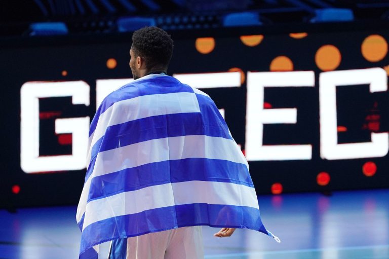 Η συγκίνηση του Γιάννη Άντετοκούνμπο μετά το χάλκινο μετάλλιο