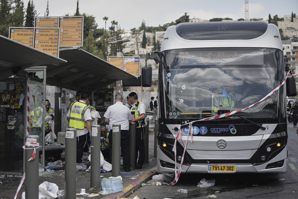 Αντίποινα Ισραήλ για την αιματηρή επίθεση δύο Παλαιστινίων σε στάση λεωφορείου στην Ιερουσαλήμ – Θα κατεδαφίσει τα σπίτια των  δραστών