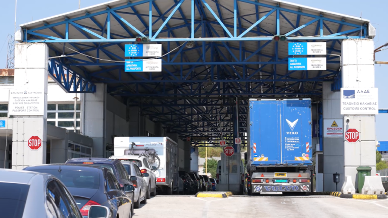 Αυξημένη κίνηση στη συνοριακή διάβαση της Κακαβιάς