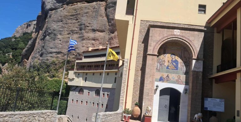 Καλάβρυτα: Συνελήφθη ηγούμενος Μονής και ο βοηθός του – Ετοιμαζόταν να πουλήσει βυζαντινές εικόνες και ευαγγέλια